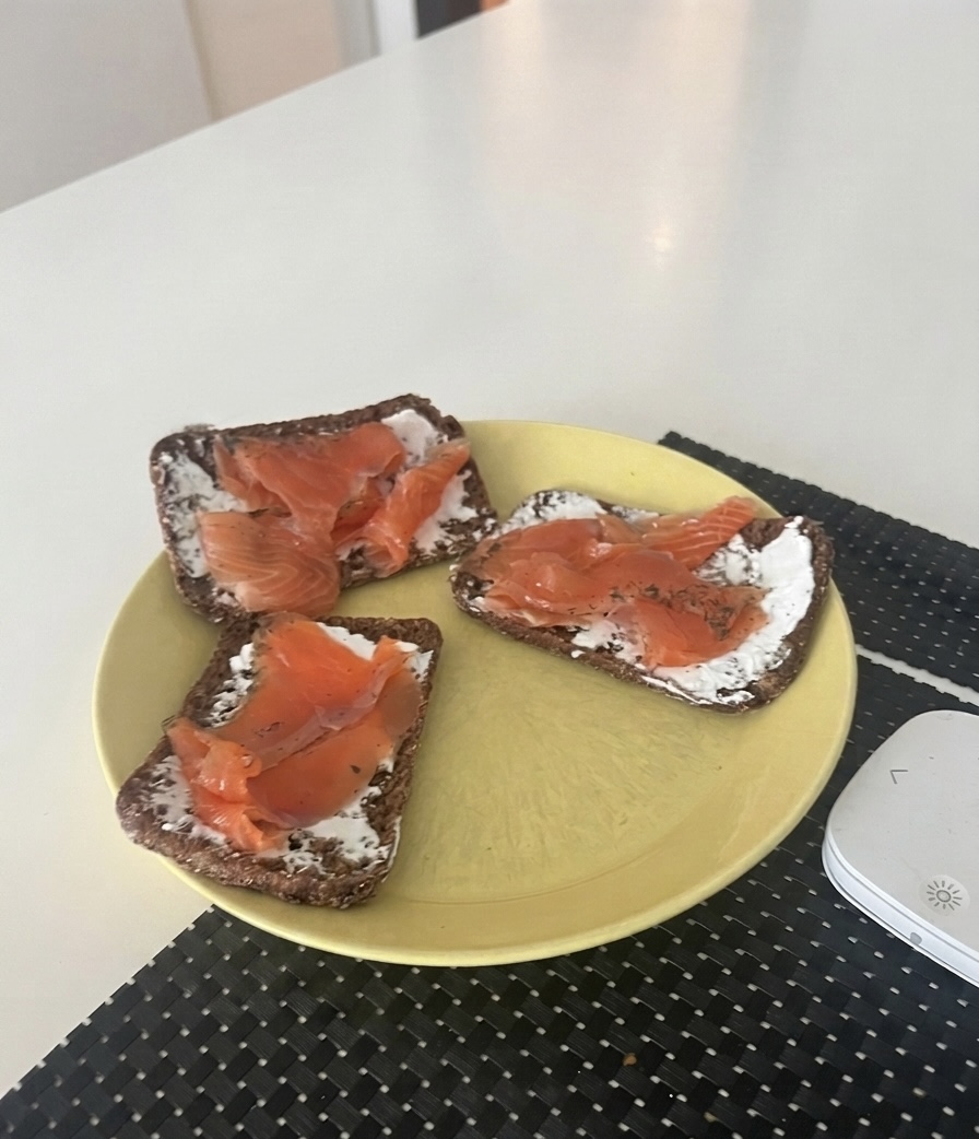 Graavilohi Ruisleipällä · Cured Salmon on Rye